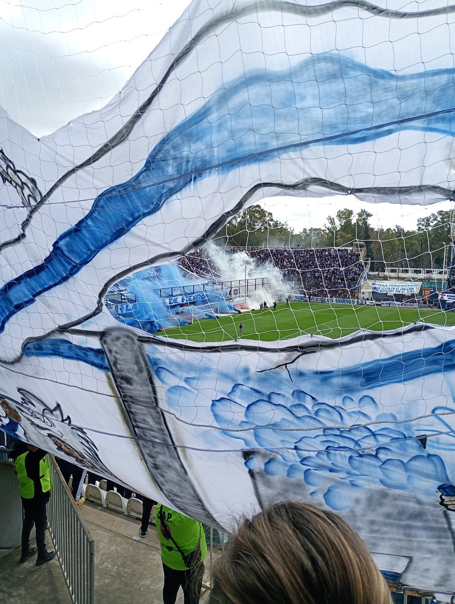 NicolasLemma's tweet photo. SIEMPRE ASÍ 💙🐺🇭🇳 https://t.co/ZuoqrYG4m8