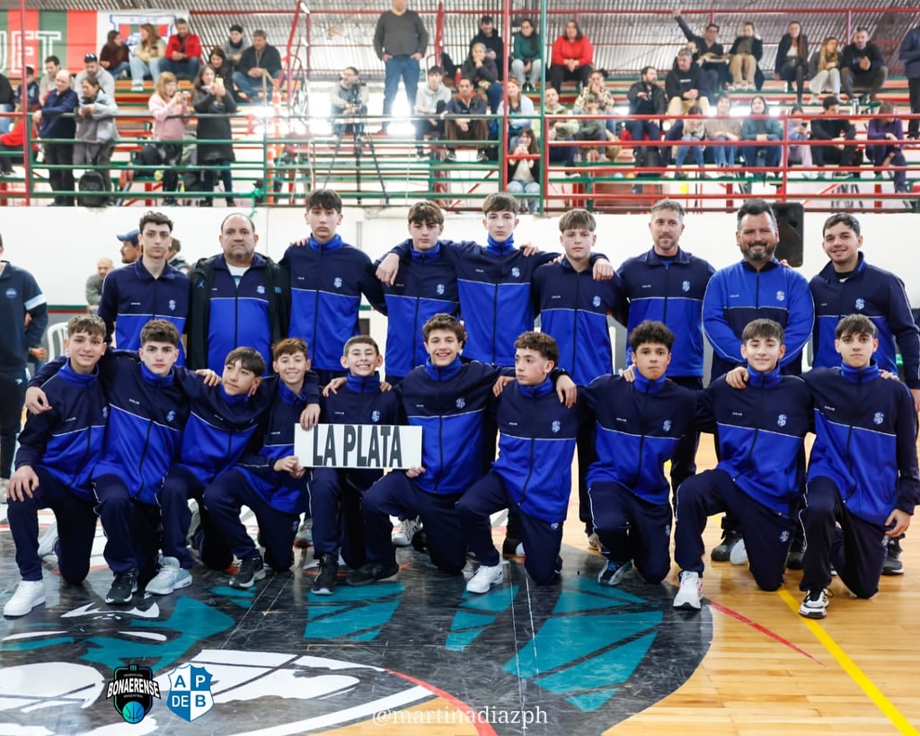 #ProvincialU13 | LA PLATA CAMPEÓN PROVINCIAL U13 

El conjunto dirigido por Diego Ebra venció a Chivilcoy por 81-70 en la final Provincial, destacada actuación de Conca con 15 puntos junto a Marias Kelly con 14 puntos y 11 rebotes. 

📸 Martina Diaz 

#LaVozDelBásquetPlatense