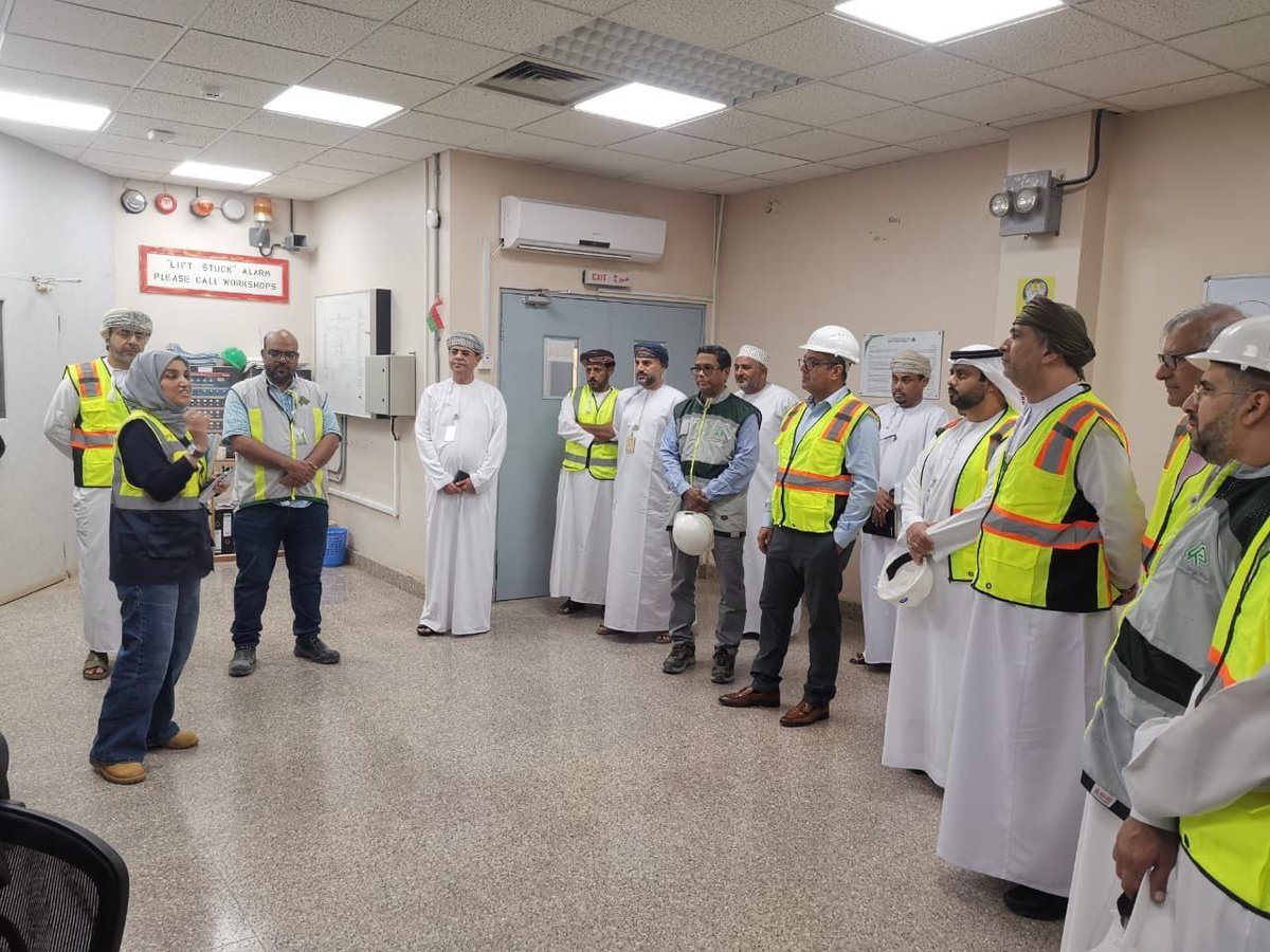 raysutcement's tweet image. انعقد اجتماع مجلس إدارة ريسوت للإسمنت يوم 14 أغسطس 2025 بمصنع ريسوت للإسمنت-صلالة برئاسة م. علي الزدجالي وبحضور كامل الأعضاء.
أبرز ما جاء في الاجتماع:
اعتماد القوائم المالية Q1 &amp;amp; Q2
مراجعة الأداء وخطط التطوير
زيارة ميدانية لخطوط الإنتاج والمختبرات
التركيز على الحياد الكربوني