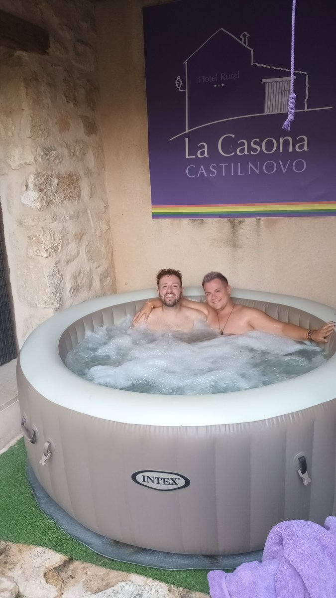 JosepRubio9's tweet photo. De vuelta por @LaCasonaCastiln con @PepeMalen.
Unos días de relax, de naturaleza... y también de muchas risas. 
Hasta pronto!💜 https://t.co/8SwNCVcGRo