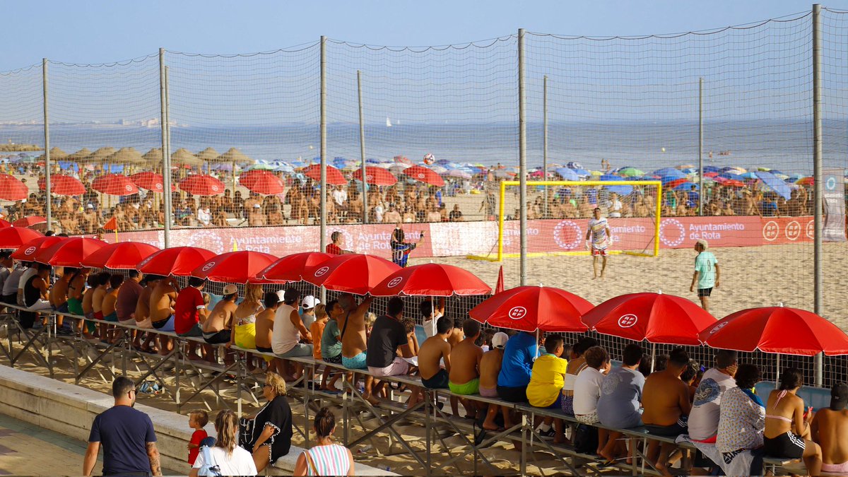 FutbolPlayaRFEF's tweet image. 👋🏼 Nos despedimos de #Rota tras cuatro espectaculares días de
fútbol ⚽️, playa 🌊 y sombrillas ⛱️.

¿Qué más se puede pedir? 😁

#FútbolPlayaRFEF | #PrimeraPlayaRFEF