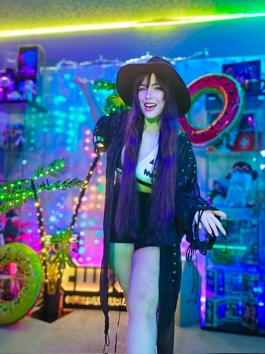 Thank you guys for a fun virtual beach party this weekend! I was so nervous about being in beach wear on stream but everyone made me feel so comfortable 😭

Though I had no luck for 130 pulls in LADS, I probably keeping this little beach setup until September bc vibes 🌴✨️🏖