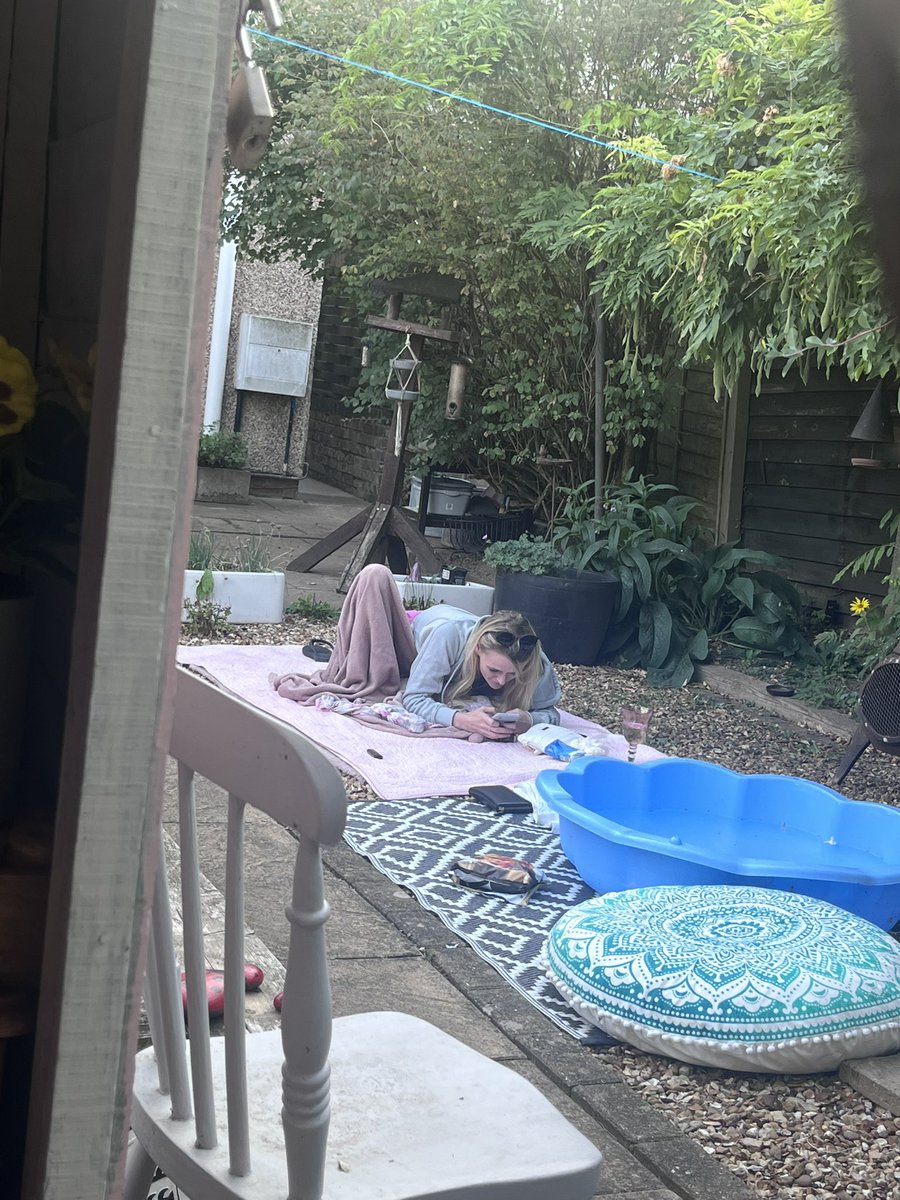 When your weird mate comes to visit. <a href="/TinkerCunt_/">Soph✨</a>