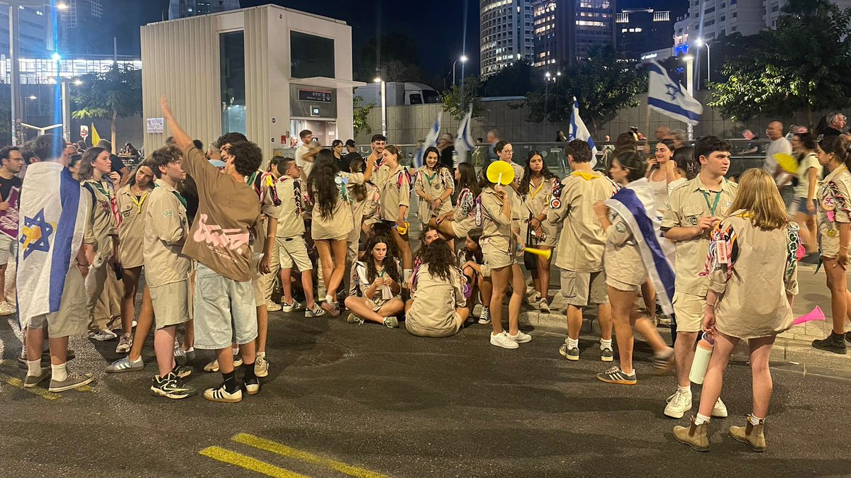 נוכחות מרשימה של תנועת הצופים בהפגנה הערב. מעודד ולא מובן מאליו