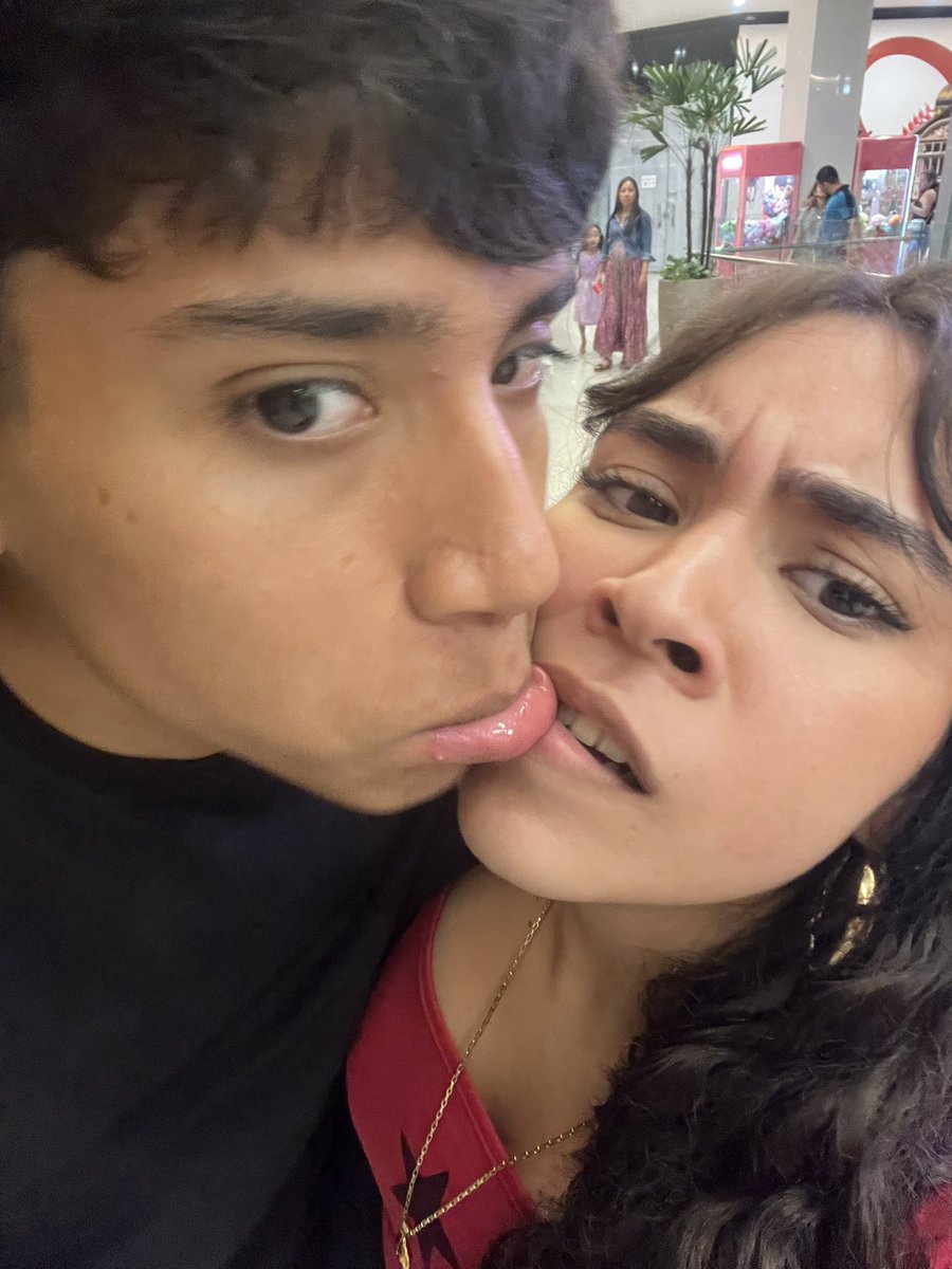 solun4x's tweet photo. 1 ano de nós ! E não me arrependo nenhum pouco por ter acreditado na gente. Amo nosso relacionamento dms, muito louco pra mim do passado ver a gente agr . Muito muito orgulho. Você é meu maior bem matutikis 🤎❕ https://t.co/uZf2Nyzuja