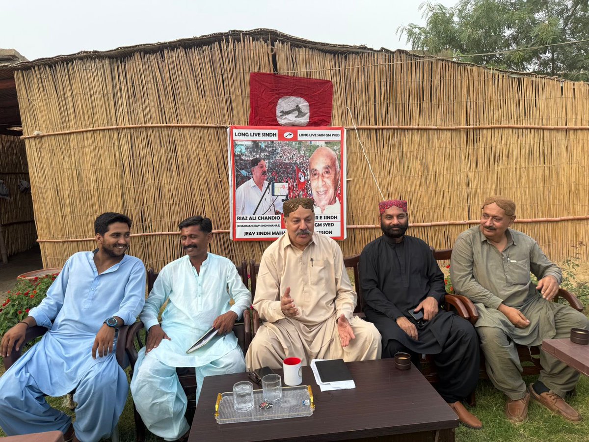 JsmKarachi's tweet photo. JSM Chairman Riaz Ali Chandio announced a protest march on 31 Aug at Karachi Press Club against unemployment of Sindhis, expulsion of workers, targeted killings including Dr. Shiv Lal Berhamani, and worsening law & order in Sindh.
#jeaysindhmahaz
#nomorecanalsonindus
#SRCF https://t.co/GZ9aka7k9u