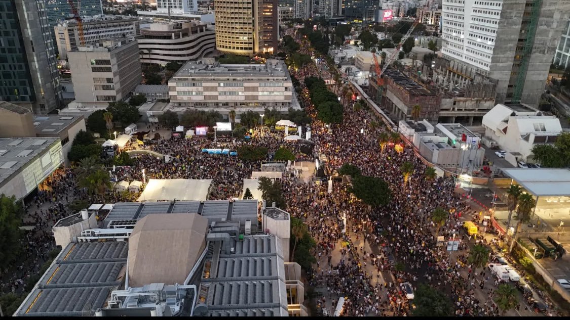 Hundreds of thousands of people in Tel Aviv protest Netanyahu and his war in Gaza.