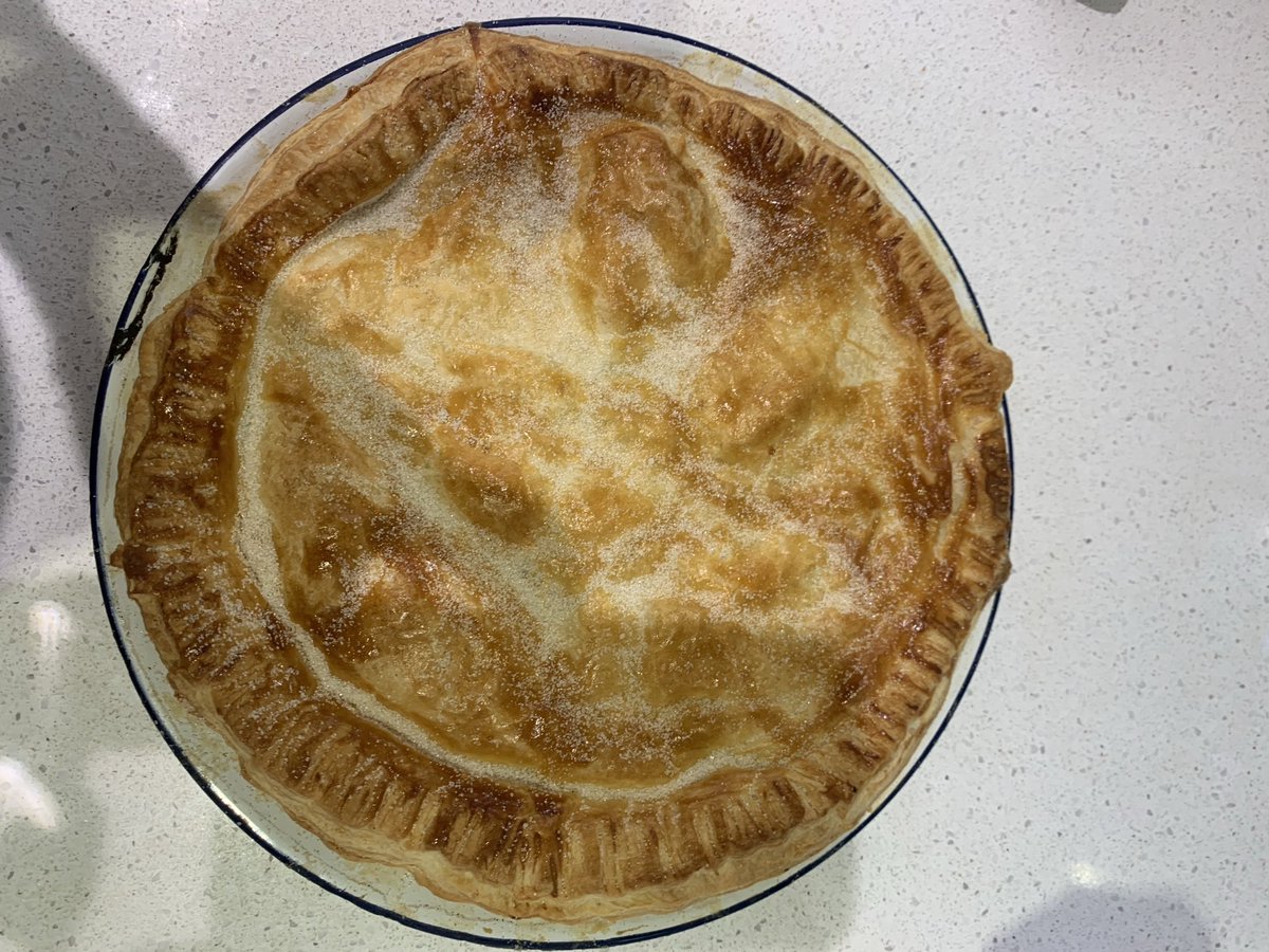 A neighbour went blackberrying so apple and blackberry pie for pud! 😋