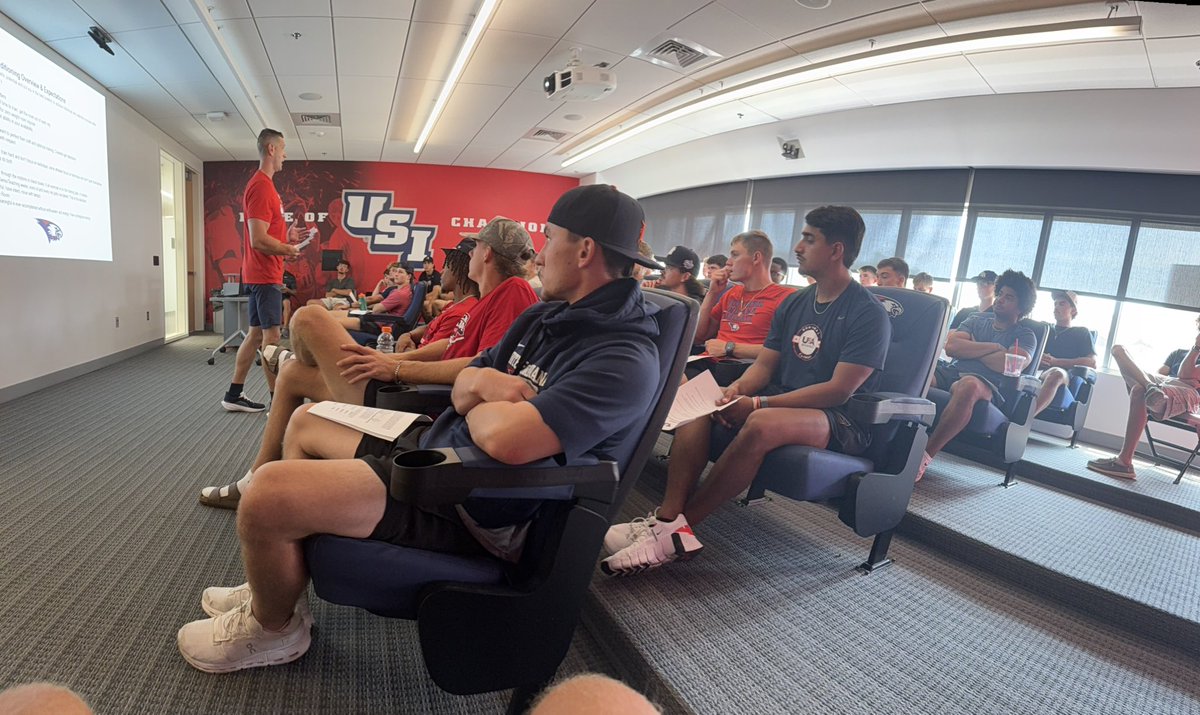 Year  2️⃣ ⚾️🦅‼️
All guys moved in ✅ 
First team meeting✅
Classes start tomorrow 🔜 
First practice 🔜 
180 days until first pitch 🔜
#USIBaseball #GoEagles 🦅
