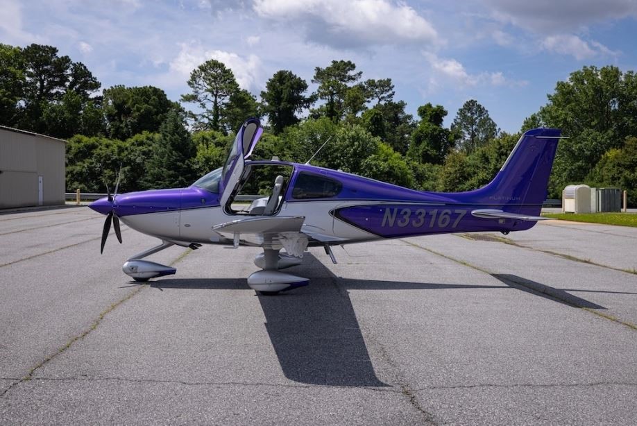 GlobalAir's tweet photo. ✈️2021 Cirrus SR22T G6
👋Presented by Lone Mountain Aircraft
💸$779,900 USD
⏰985 TT

Cirrus Perspective+ by Garmin Cockpit
Synthetic Vision Technology
GMA 350c All-Digital Bluetooth Audio Panel
QWERTY Keyboard Controller

#AircraftforSale #SinglePiston

https://t.co/DiK1madJBo https://t.co/a6poeEboYU