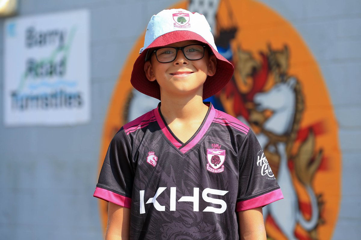 Perry Dobbins Photography (@perrydobbins1) on Twitter photo 'A credit to <a href="/ColwynBayFC/">Colwyn Bay FC 🏴</a>'. This young <a href="/ColwynBayFC/">Colwyn Bay FC 🏴</a> supporter travelled to <a href="/BarryTownUnited/">Barry Town United</a> for their <a href="/CymruLeagues/">JD Cymru Leagues 🏴</a> Premier match on Saturday and asked if he could be a 'ball boy'. <a href="/BarryTownUnited/">Barry Town United</a> Club Secretary <a href="/daleychapman26/">Daley Chapman</a> stated 'Who are we to deny that request!?'. 'A credit to <a href="/ColwynBayFC/">Colwyn Bay FC 🏴</a>'. This young <a href="/ColwynBayFC/">Colwyn Bay FC 🏴</a> supporter travelled to <a href="/BarryTownUnited/">Barry Town United</a> for their <a href="/CymruLeagues/">JD Cymru Leagues 🏴</a> Premier match on Saturday and asked if he could be a 'ball boy'. <a href="/BarryTownUnited/">Barry Town United</a> Club Secretary <a href="/daleychapman26/">Daley Chapman</a> stated 'Who are we to deny that request!?'.