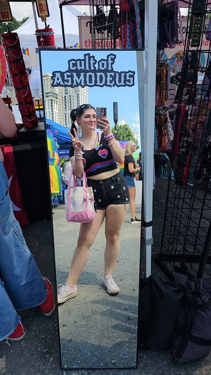 brachiojojo's tweet photo. pride time 🩷💜💙

#cltpride https://t.co/qrMwJOjLoE