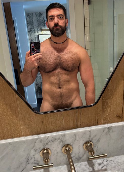 Watch TheGayGaston 🧔🏻‍♂️🌈's leaked NSFW photo on TwXstars