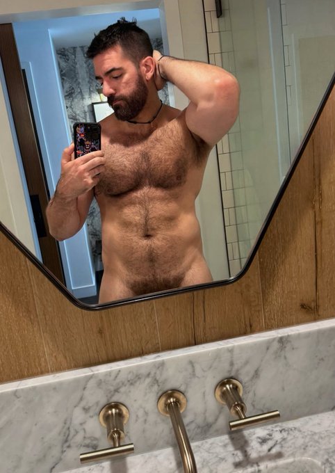 Watch TheGayGaston 🧔🏻‍♂️🌈's leaked NSFW photo on TwXstars