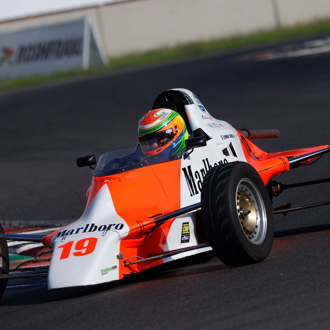 ramonosorio319's tweet image. Full Speed

#vintage #formulaford #ramonosorio319 #vintageformulaford #copanotiauto #retro #ahr #motorsport