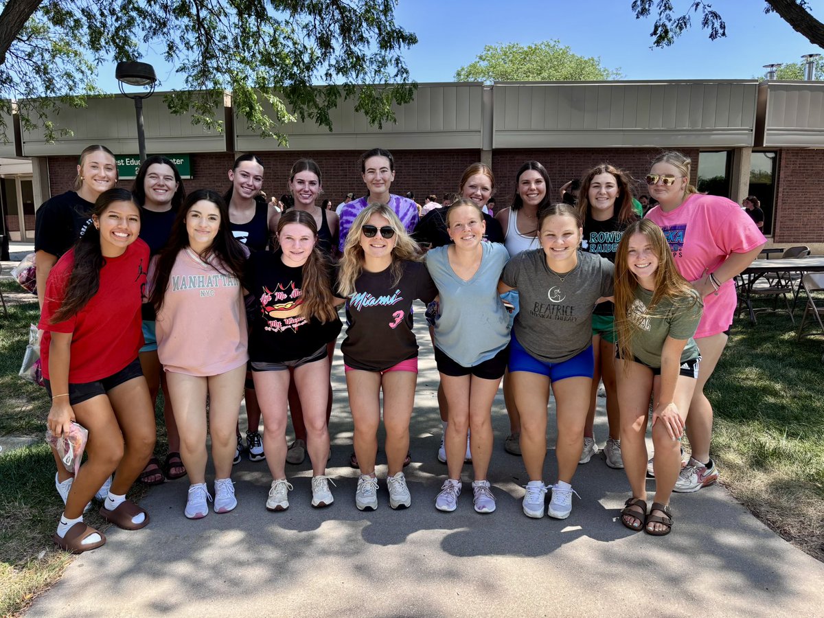 The 2025-2026 squad has arrived to campus🤩💚 

We can’t wait to get the year started!