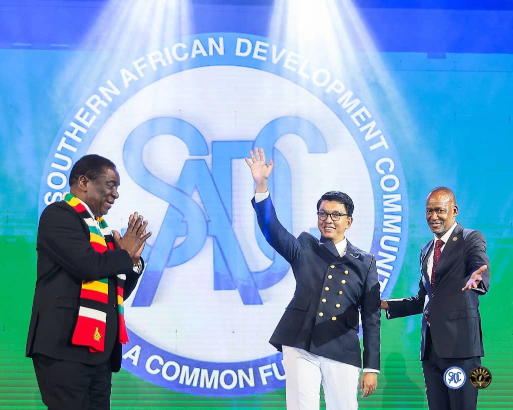 Son Excellence 🇨🇩 (@riggietikazala3) on Twitter photo #SADC : Félicitations au Président de la République de Madagascar , S.E. le Président Andry Rajoelina <a href="/SE_Rajoelina/">Andry Rajoelina</a> pour sa prise de fonction en tant que Président en exercice de la SADC.
En ma qualité de Président pays du Conseil de la Jeunesse SADC en RDC, je lui souhaite #SADC : Félicitations au Président de la République de Madagascar , S.E. le Président Andry Rajoelina <a href="/SE_Rajoelina/">Andry Rajoelina</a> pour sa prise de fonction en tant que Président en exercice de la SADC.
En ma qualité de Président pays du Conseil de la Jeunesse SADC en RDC, je lui souhaite