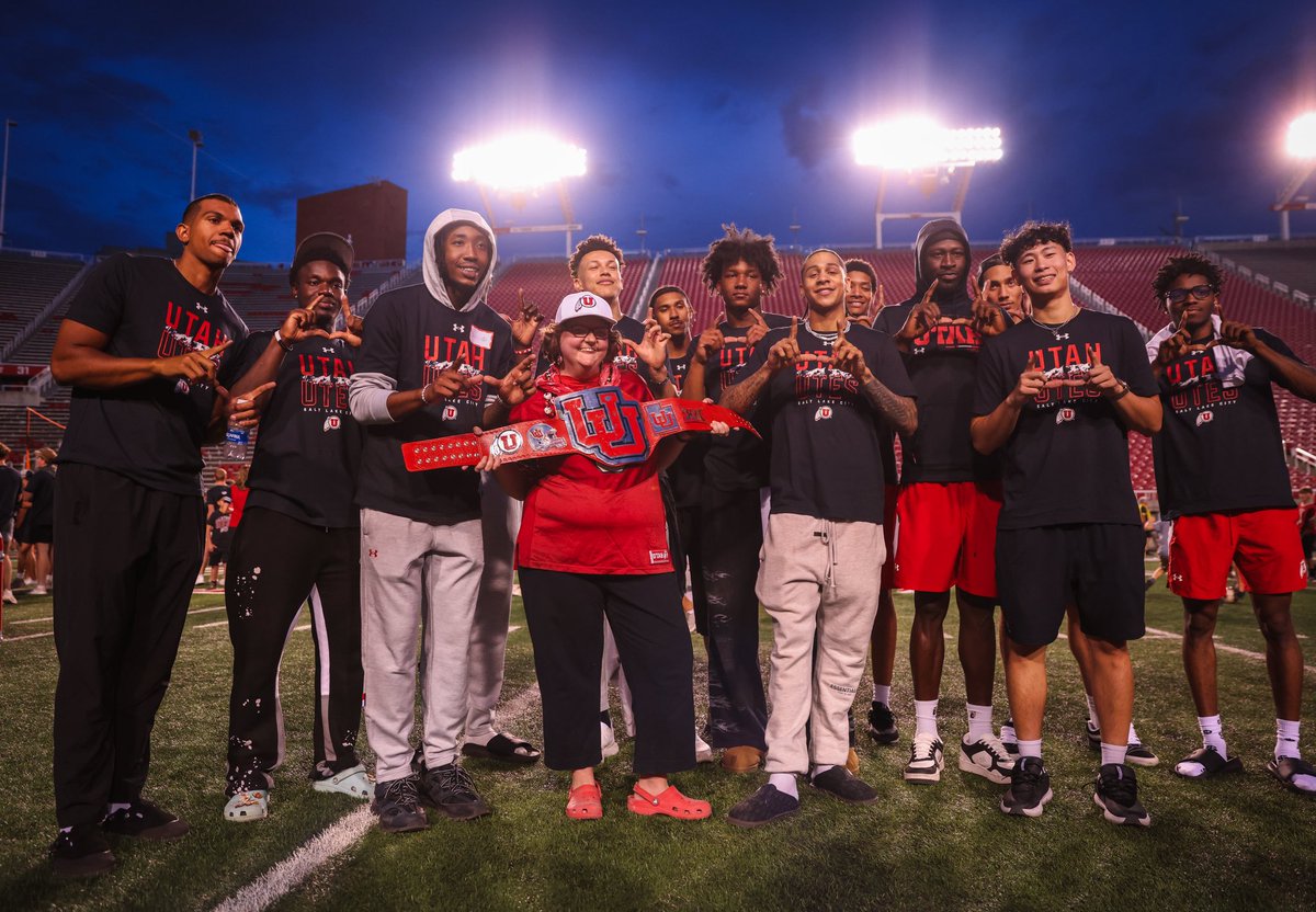 Utah Basketball (@utahmbb) on Twitter photo So great seeing all our wonderful fans last night!! See you all inside the <a href="/HuntsmanCenter/">Jon M. Huntsman Center</a> soon!!
#GoUtes So great seeing all our wonderful fans last night!! See you all inside the <a href="/HuntsmanCenter/">Jon M. Huntsman Center</a> soon!!
#GoUtes