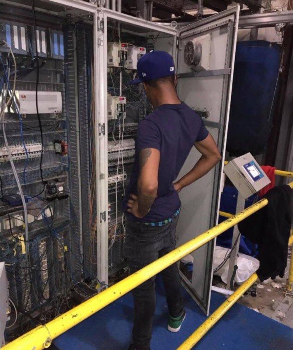 TazeShots14yt's tweet photo. @FNCompetitive looking at their servers whenever a tourney starts. https://t.co/FYJ2kNmiPp