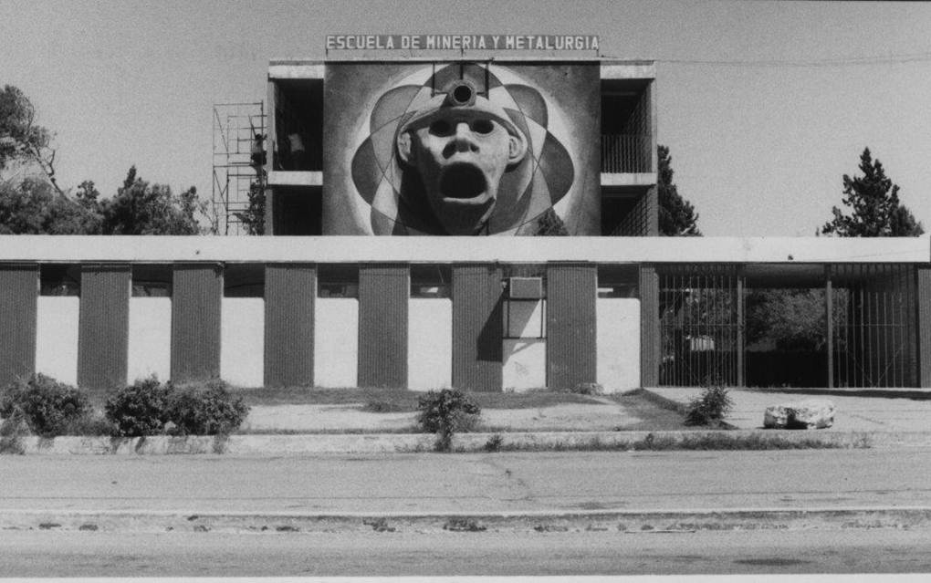 17 de agosto de 2000.- La Escuela de Minería y Metalurgia de la Universidad Autónoma de #Coahuila cambia su nombre por el de Escuela Superior de Ingeniería “Licenciado Adolfo López Mateos”, quien siendo Presidente propició su creación y la puso en marcha en 1962.