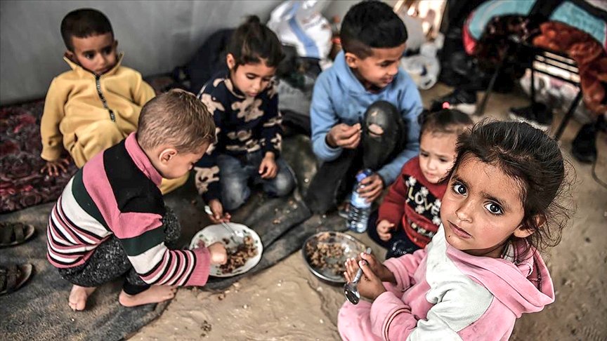 No electricity.
No clean water.
No medicine.
No food.
This is Gaza in 2025 
a manufactured humanitarian nightmare.
#GazaFamine #LetGazaLive