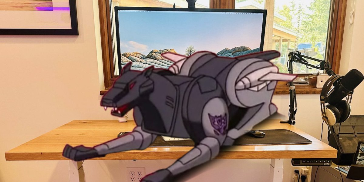 I just KNOW that Ravage is a menace to all the other Cassettes