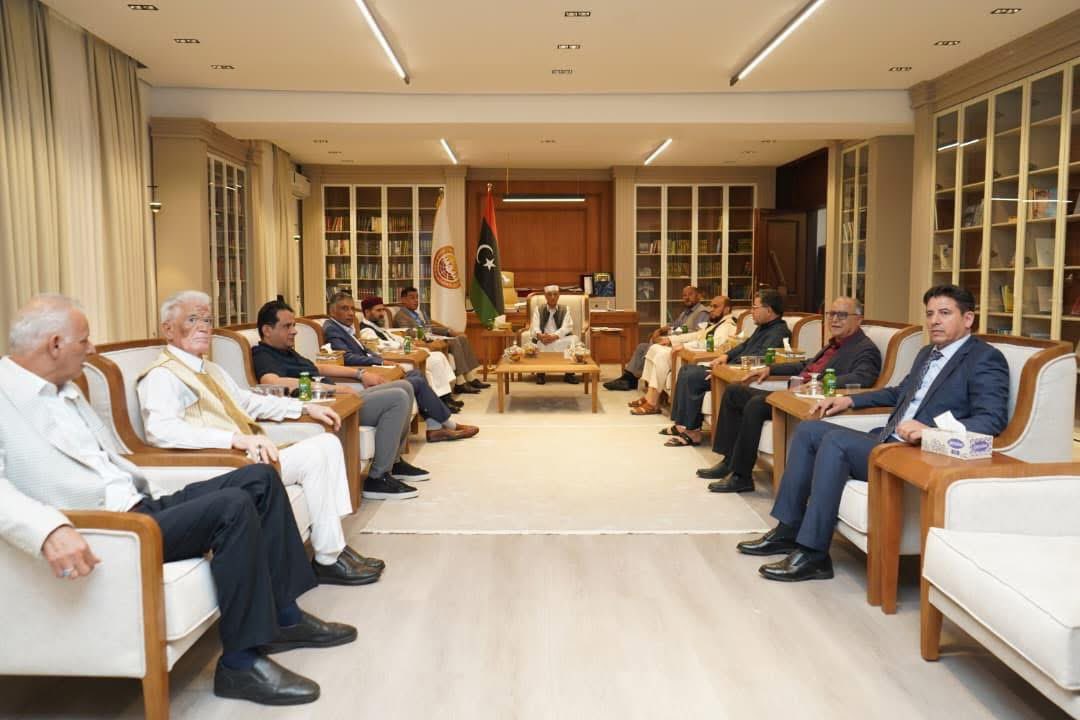 رئيس مجلس النواب يلتقي أعضاء مجلس النواب عن برقة بحضور نائب رئيس الوزراء. 

القبة/ 17 أغسطس 2025

التقى رئيس مجلس النواب المستشار عقيلة صالح، اليوم الأحد، بالسادة أعضاء مجلس النواب عن برقة بحضور نائب رئيس مجلس الوزراء عن برقة السيد علي القطراني.

القبة -17 أغسطس _ 2025

رئيس مجلس