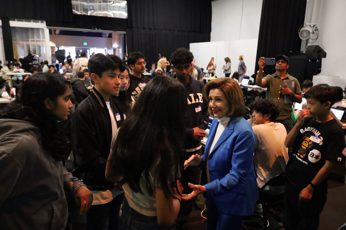 SpeakerPelosi's tweet image. On Friday, I joined Bay Area students at the AI Bootcamp in San Francisco hosted by @CongressionalAC and @SeedAIOrg.
With creativity and purpose, these young innovators are proving that the next generation can use technology to expand opportunities and solve problems.