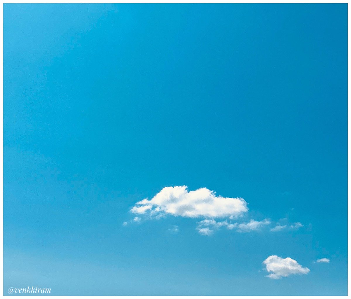 venkkiram's tweet image. Share your photo of clouds!☁️☁️

Mine, 👇

Floating dreams in the endless blue ☁️

#venkkiclicks #Cloudscape #SkyPhotography #BlueSkyMagic #NaturePoetry #CalmAndPeace #SkyVibes #SereneScenes #NaturePhotography #PeacefulMoments