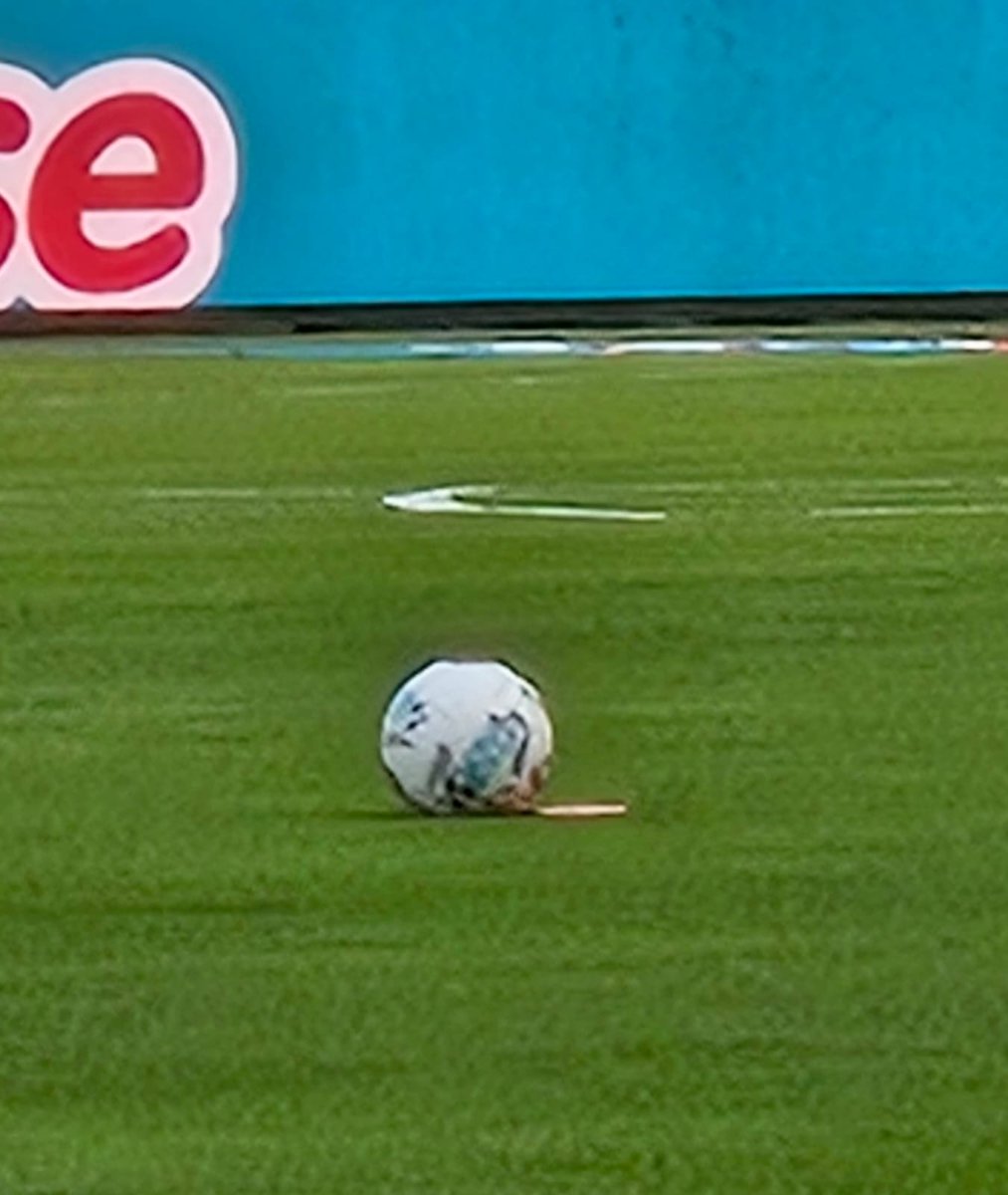 Habrá críticas despiadadas
Otras certeras,
Elogios apagados
Ultrapesimismos,
Pero...
Siempre UD, solo UD
Que ruede‼️