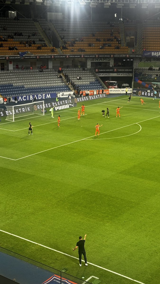 Başakşehir - Kayserispor maçı . Takipteyiz. #ramsbaşakşehir #kayserispor