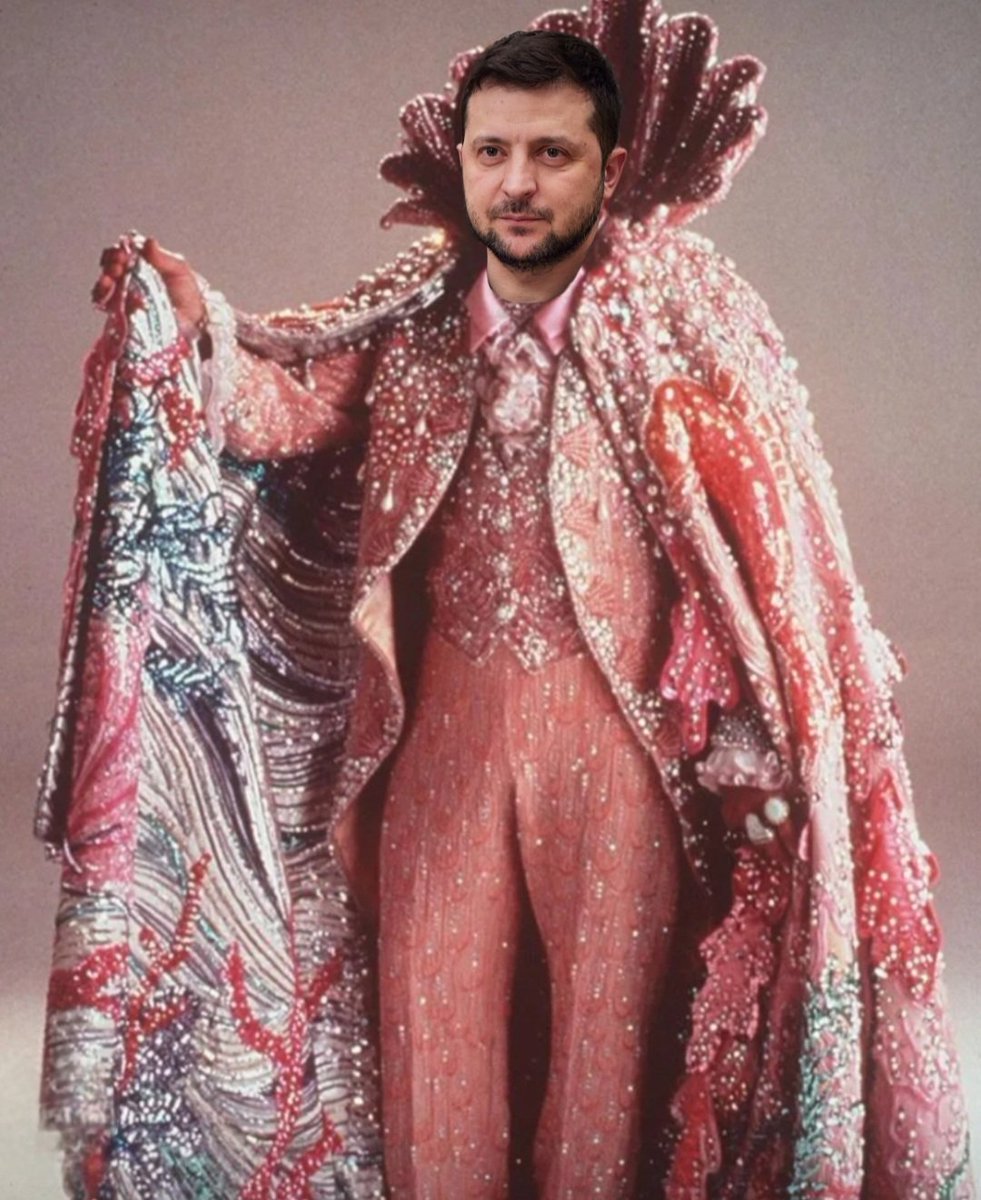 VoyceReason's tweet image. OK. He should show up in a suit.
I'd go all in.