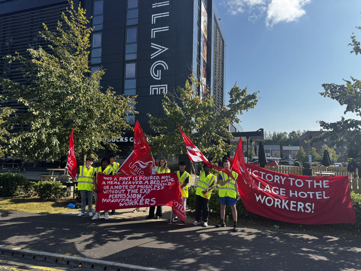 Unite Hospitality (@fairhospitality) on Twitter photo 🚨 BREAKING 🚨
After 14 days of non-stop picketing senior management <a href="/Village_Hotels/">Village Hotels</a> including CEO, COO & Legal Director have agreed to formal talks via ACAS to discuss equal pay, real living wage & paid breaks
Negotiations will take place Monday & be led by members aged 18-25 🚨 BREAKING 🚨
After 14 days of non-stop picketing senior management <a href="/Village_Hotels/">Village Hotels</a> including CEO, COO & Legal Director have agreed to formal talks via ACAS to discuss equal pay, real living wage & paid breaks
Negotiations will take place Monday & be led by members aged 18-25