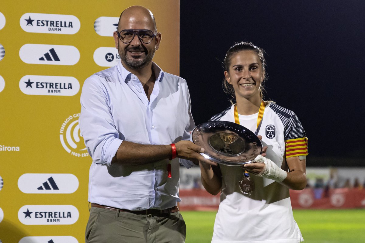 MiquelBrugat's tweet photo. A Peralada hem acollit la Final de la Copa Catalunya Femenina entre el @FCBfemeni i el @elnostreclub.
Gràcies a @FCF_CAT, al @CFPeralada, al personal municipal, jugadores i afició per fer-ne una gran festa de l’esport femení! https://t.co/MufiIv9uxP