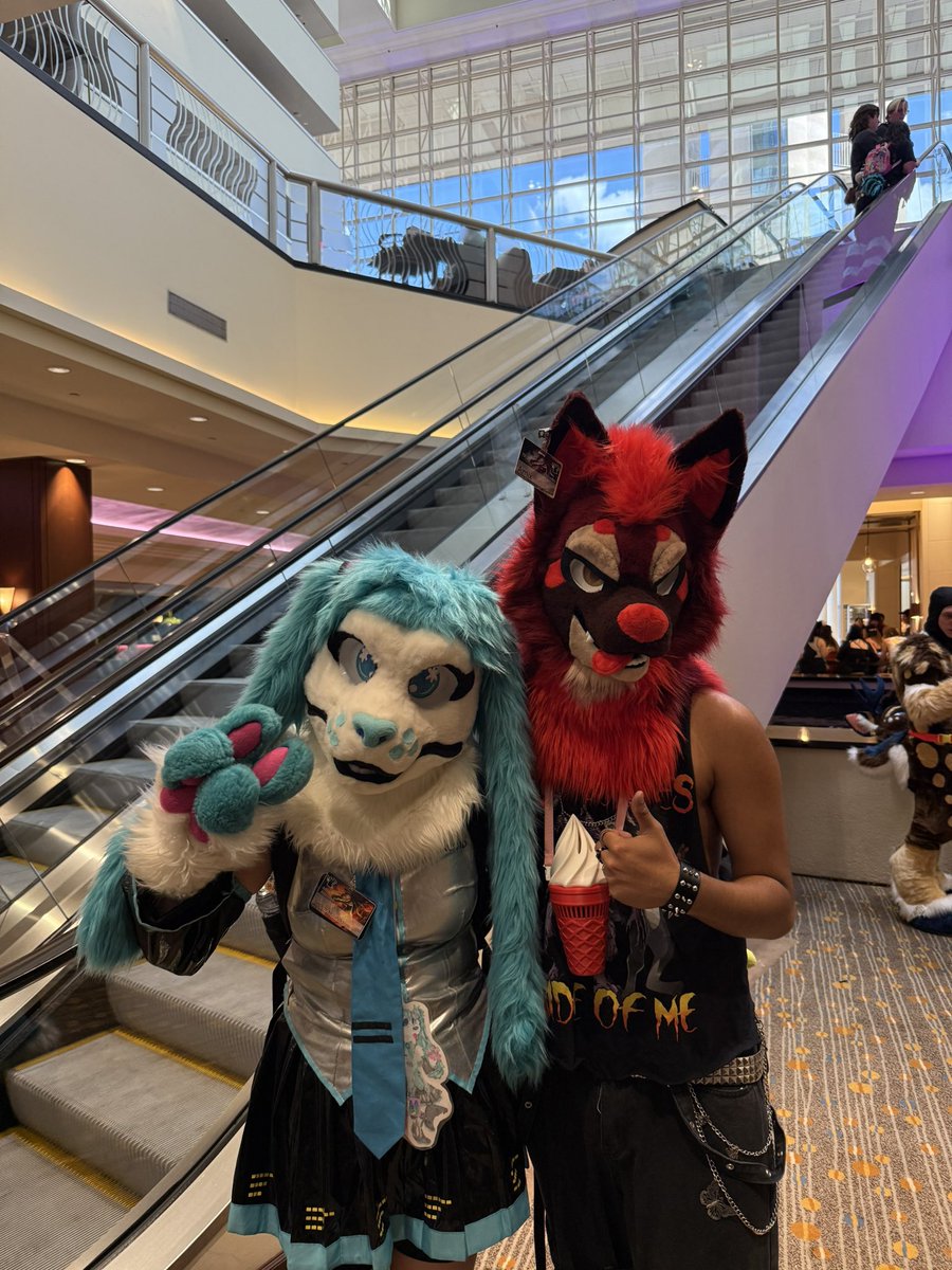 aznikoz's tweet photo. tfs duuuump
had a lot of fun :D shoutout to @da_boreism for leading me everywhere

#TexasFurrySiesta #tfs25 #tfs https://t.co/pJjVEAVZHN