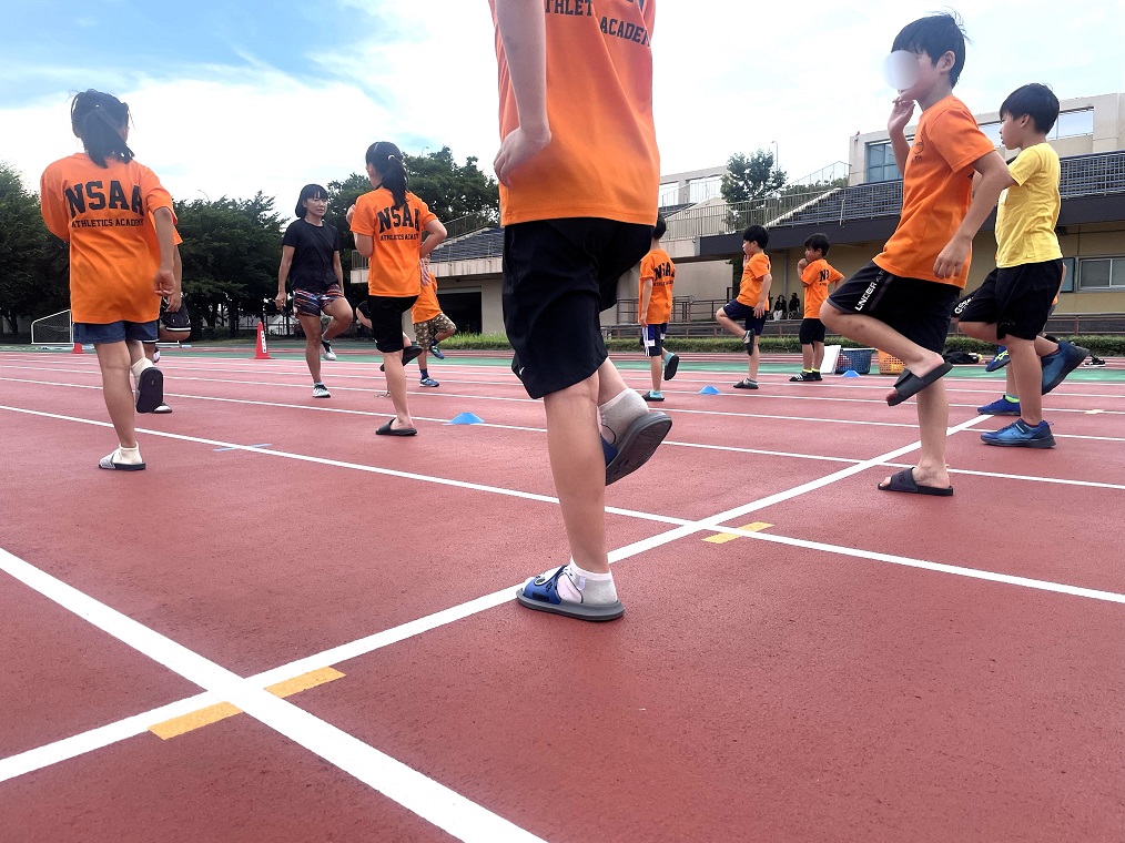 NSAA(日産スタジアム陸上教室) 体験会募集！ | 横浜スポーツ情報サイト［ハマスポ］ hamaspo.com/topics/event20…
 #陸上教室 #NSAA #日産スタジアム #新横浜公園 #サンダルがぬげない走り方って?!　#サンダルラン