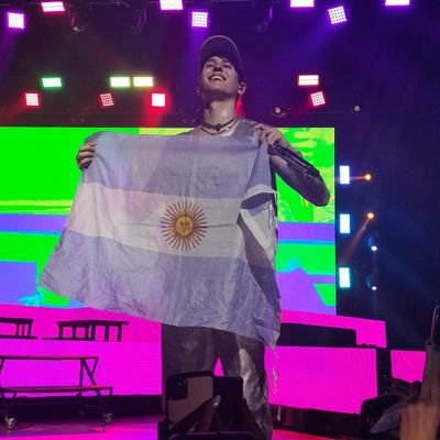 Holis soy iaru (18/🇦🇷) sigo a chris desde 2017, estoy muy orgullosa de todo lo que está logrando en esta nueva etapa y nada me haría más feliz que verlo nominado como solista porque se lo merece muchísimo 

#PremiosJuventud #QUIEREME #ChrisVelezEnPJ
<a href="/CVNCREWARG/">CVN Crew Argentina🇦🇷</a> <a href="/christophervele/">Christopher Velez 🔺</a>