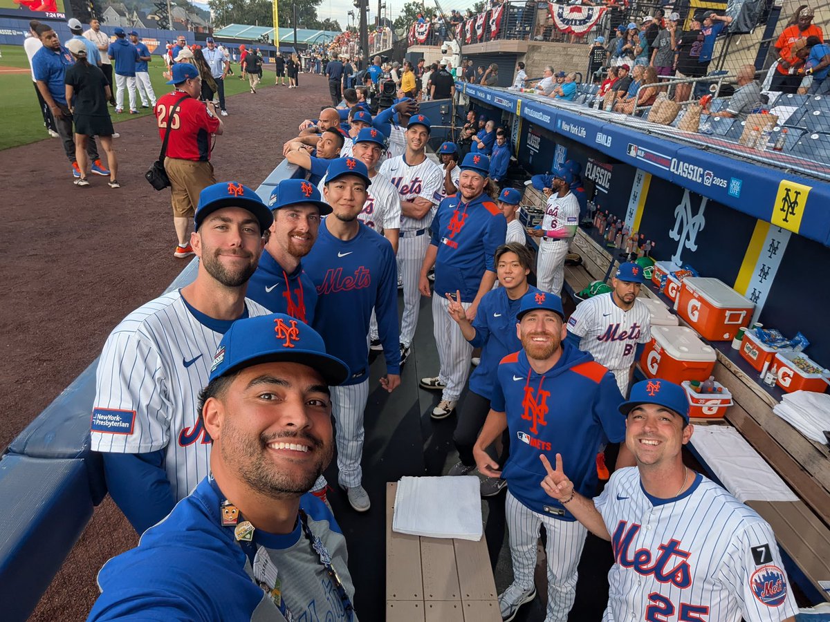 Dugout selfie 🤳