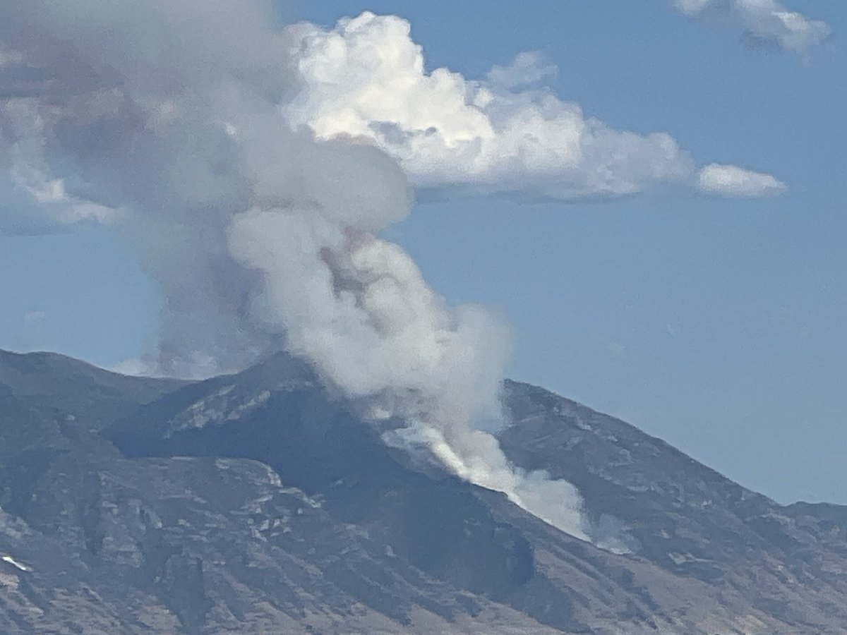 SLCScanner's tweet photo. #NewFire 🔥 #Provo #BuckleyDrawFire 
Crews responded to a reported wild fire at approx 1652/4:52 PM. The fire is growing in size. Unknown cause. Stby for updates. 

GPS 40.212267, -111.610183

Pic 1-2 @Utah_Utah_Utah https://t.co/cVpQiElIKn