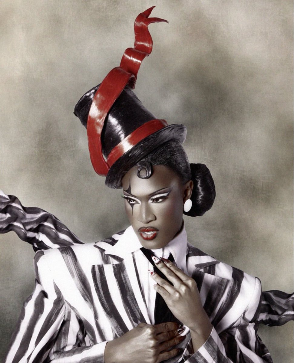 Mami Watta looks incredible in her "Circus Couture" runway for Drag Race France All Stars.