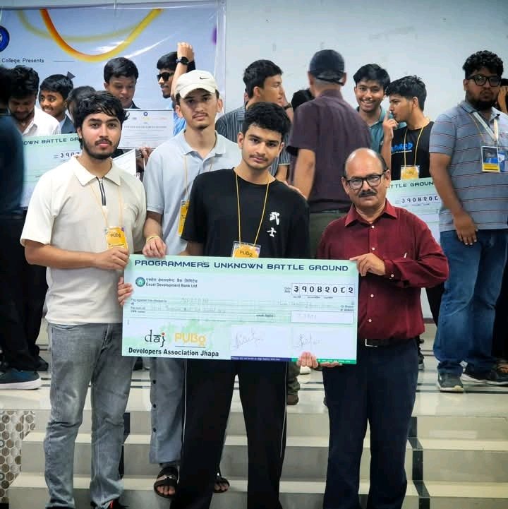 Dipson_kadariya's tweet photo. Hehe, Our team won the Business Globalization track at the hackathon.
#hackathonwin
#teamworkmakesthedreamwork https://t.co/mlIckI34o0