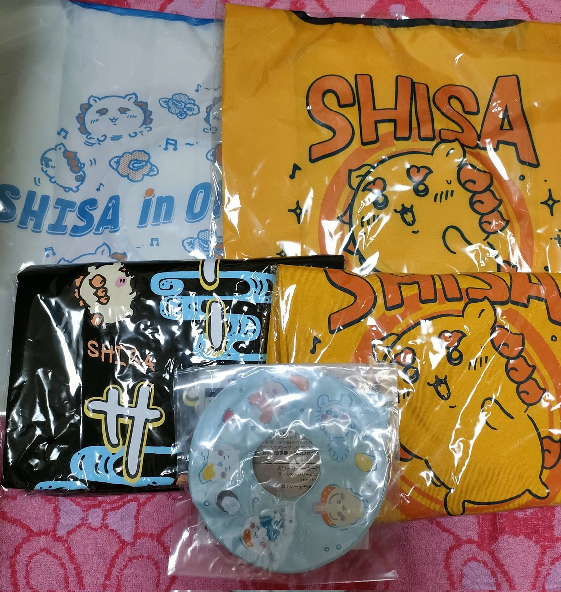 届いた~✨
シーサー可愛い♥️
エコバッグ思ったより大きかった🥰Tシャツも愛用しよう🤍.•*
ノベルティ浮き輪も嬉しい😍
