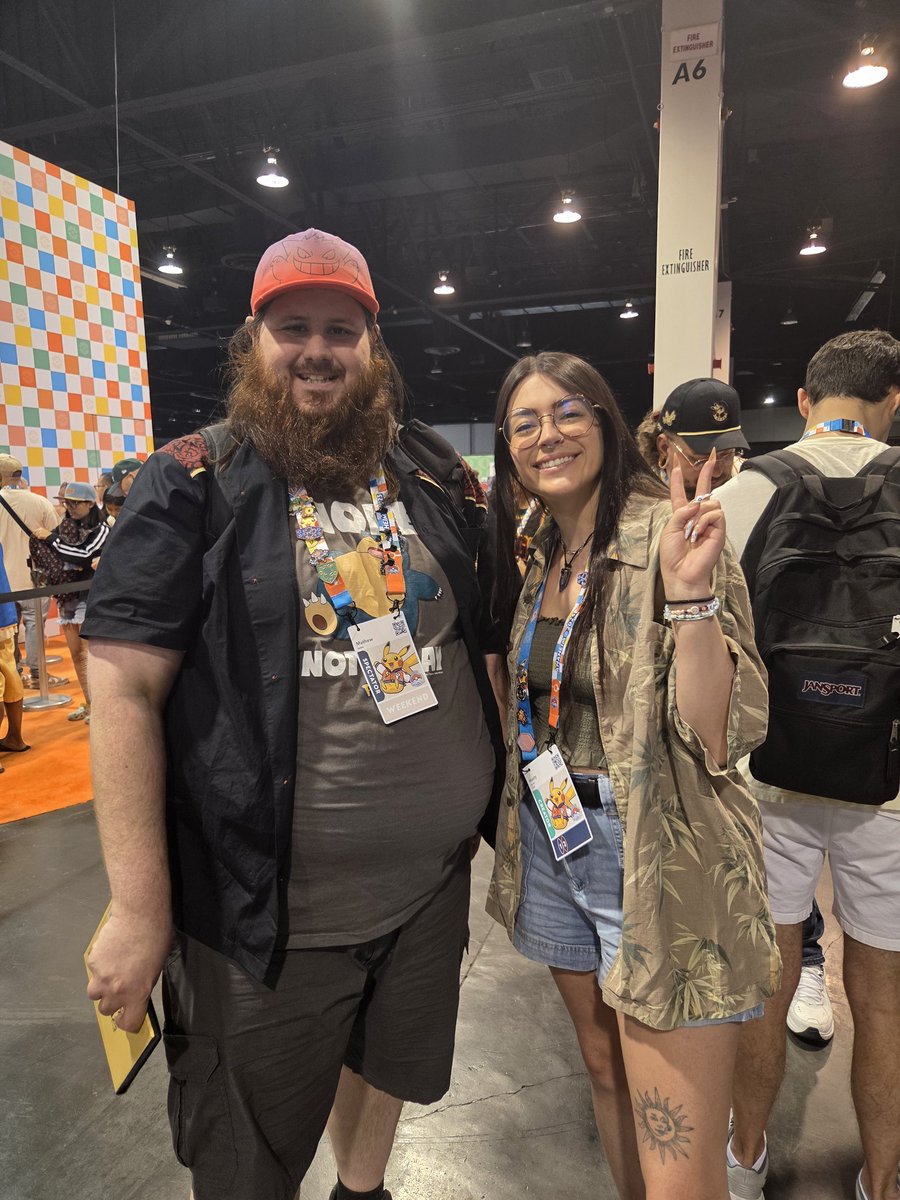 MatWithOneT55's tweet image. It took three days but finally ran into @hastyttv! Thank you for taking time to say hi and sign my card!