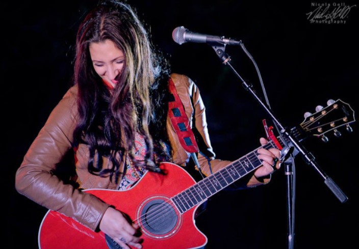 the06space's tweet photo. ⏰ Based in Austin and born in Lake Charles Louisiana #WendyColonna brings a swampy soulful vibe to her music. #StandUpQueen #Americana #folk #singersongwriter 🎸                                                      15135
https://t.co/a4qb3odDzO https://t.co/tj5VycMK3i