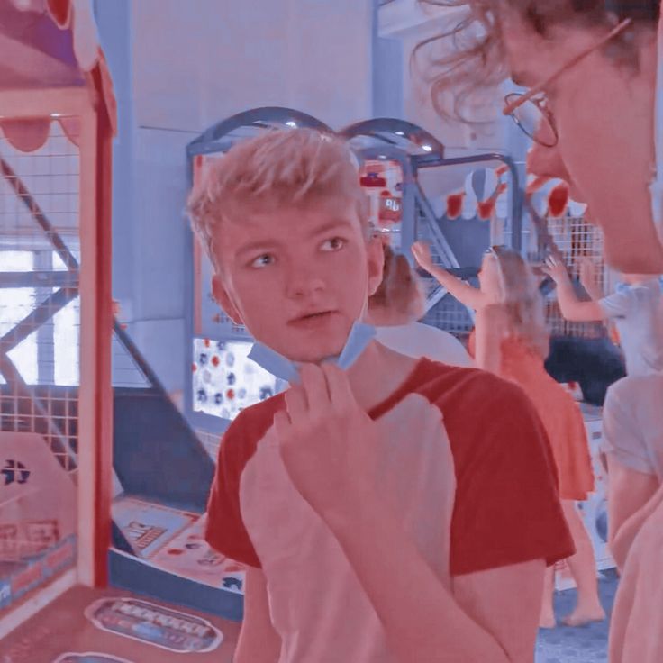 evthebeloved's tweet image. WE MUST START USING THE INDIE FILTER AND THAT UGLY BLUE ORANGE FILTER AGAIN
