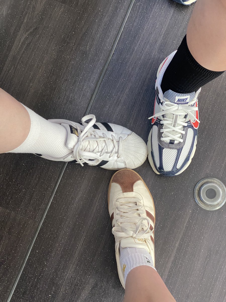 나도 30년 넘은 친구들과 바다에 왔는데
바다에서 보는 바다다 외치는 소년단 너무 좋아서 뭉클해쏘