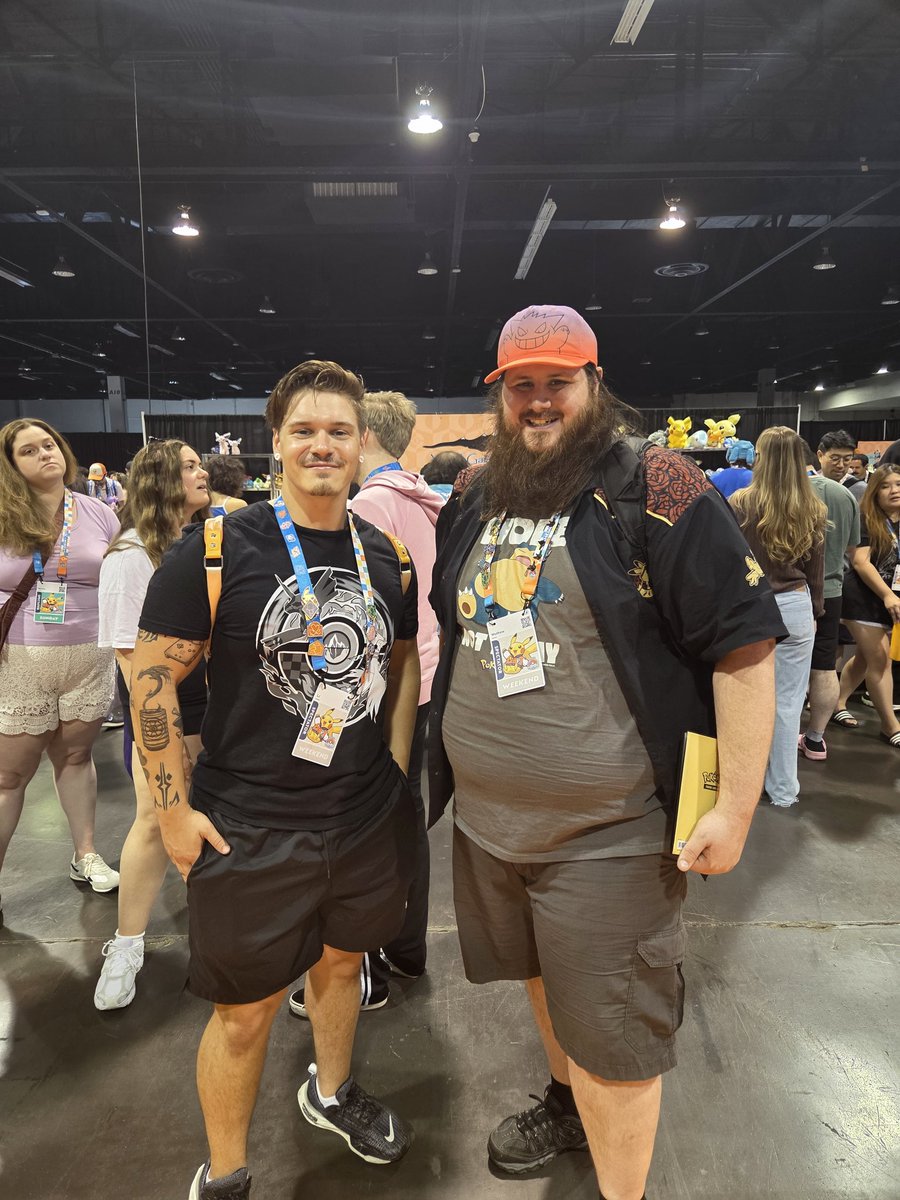 MatWithOneT55's tweet image. Met @ShinyCollector_ and got to do a reset! Didnt get the shiny but got a pic with the legend!