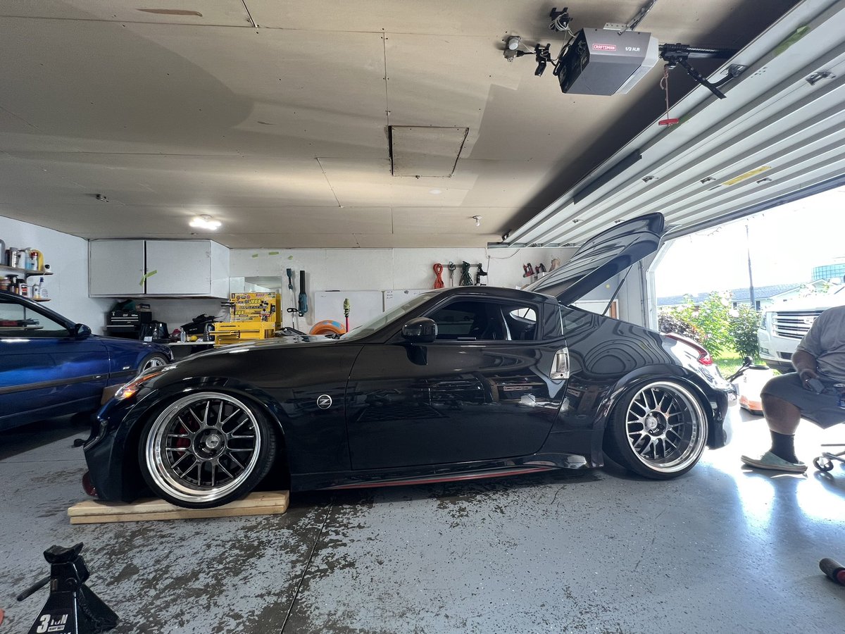 lloydoboydo's tweet image. We low low now c: