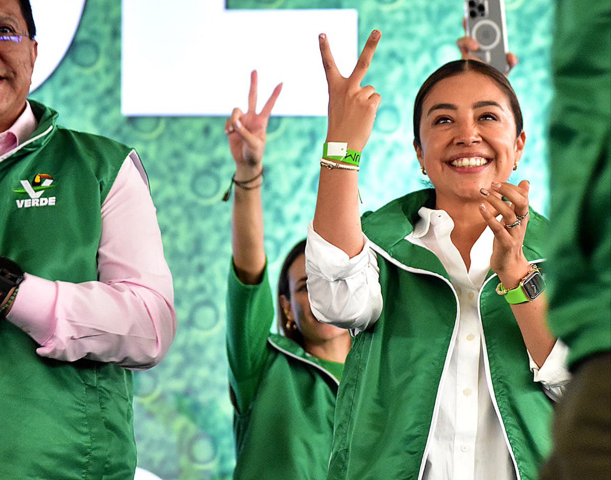 mfers14's tweet photo. ¡Que gusto estar con la familia VERDE millones de gracias a todas y todos mis amigos de #GuadalupeVictoria que hoy nos acompañaron a @AurelioFlores_S y a mi, los quiero mucho! 💚
Gracias a mi presidente @natale_jimmy Natale, gracias amigo por tu confianza. 
Puro verde, puro verde https://t.co/M4URpQZ5ls