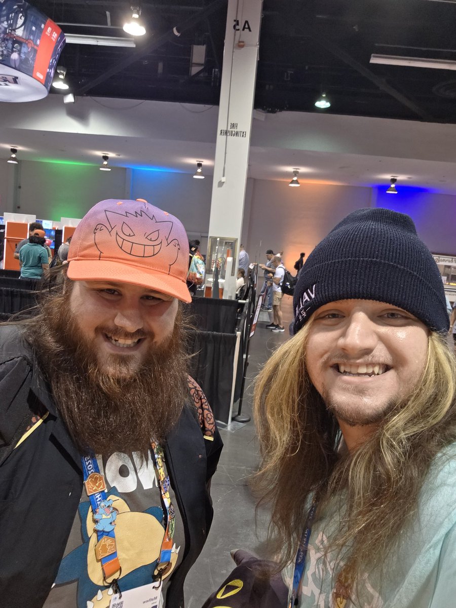 MatWithOneT55's tweet image. Thank you @ScarecrowSketch for the pin trade and signing a card!